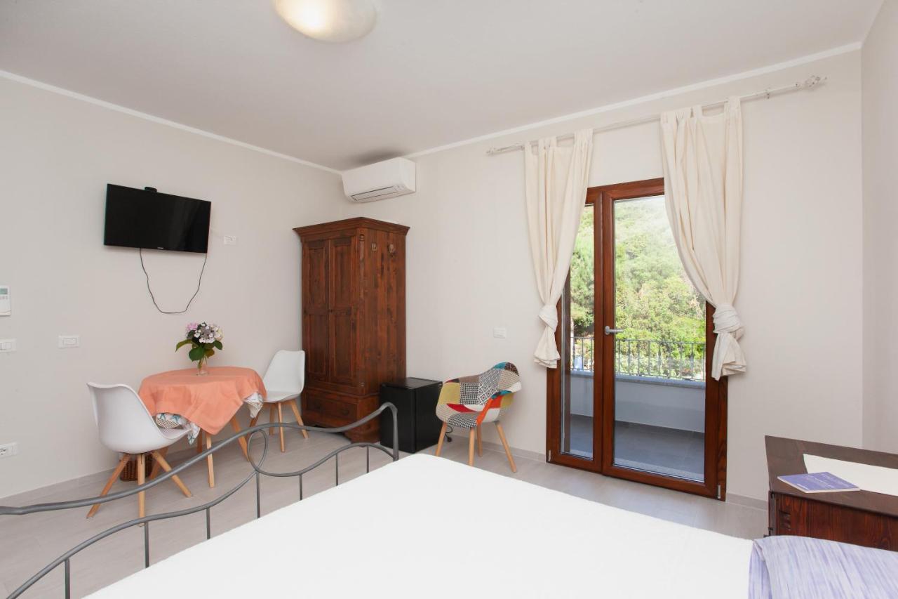 Lu Lioni Rooms San Teodoro  Exterior foto
