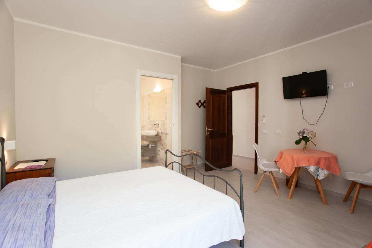 Lu Lioni Rooms San Teodoro  Exterior foto